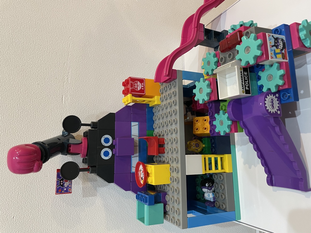 アンパンマンブロックで作ったバイキン基地・城のような大型作品